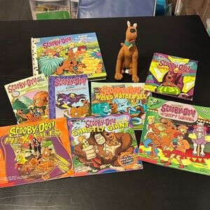 Scooby-Doo Lot of books and plush